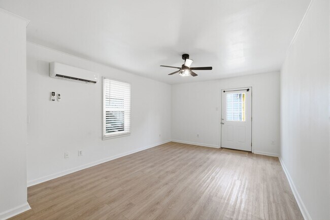 Building Photo - 1523 1/2 Bonnie Brae St