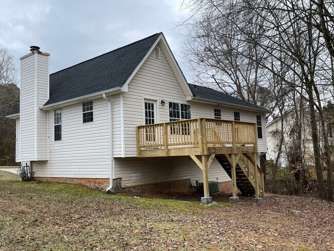 Building Photo - Split Foyer