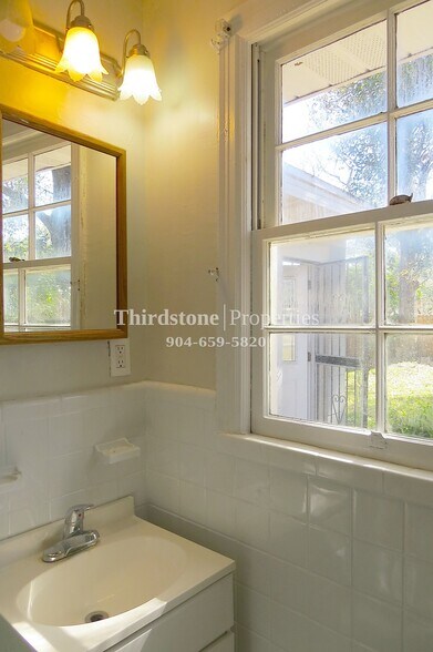 Building Photo - 4762 Colonial Ave