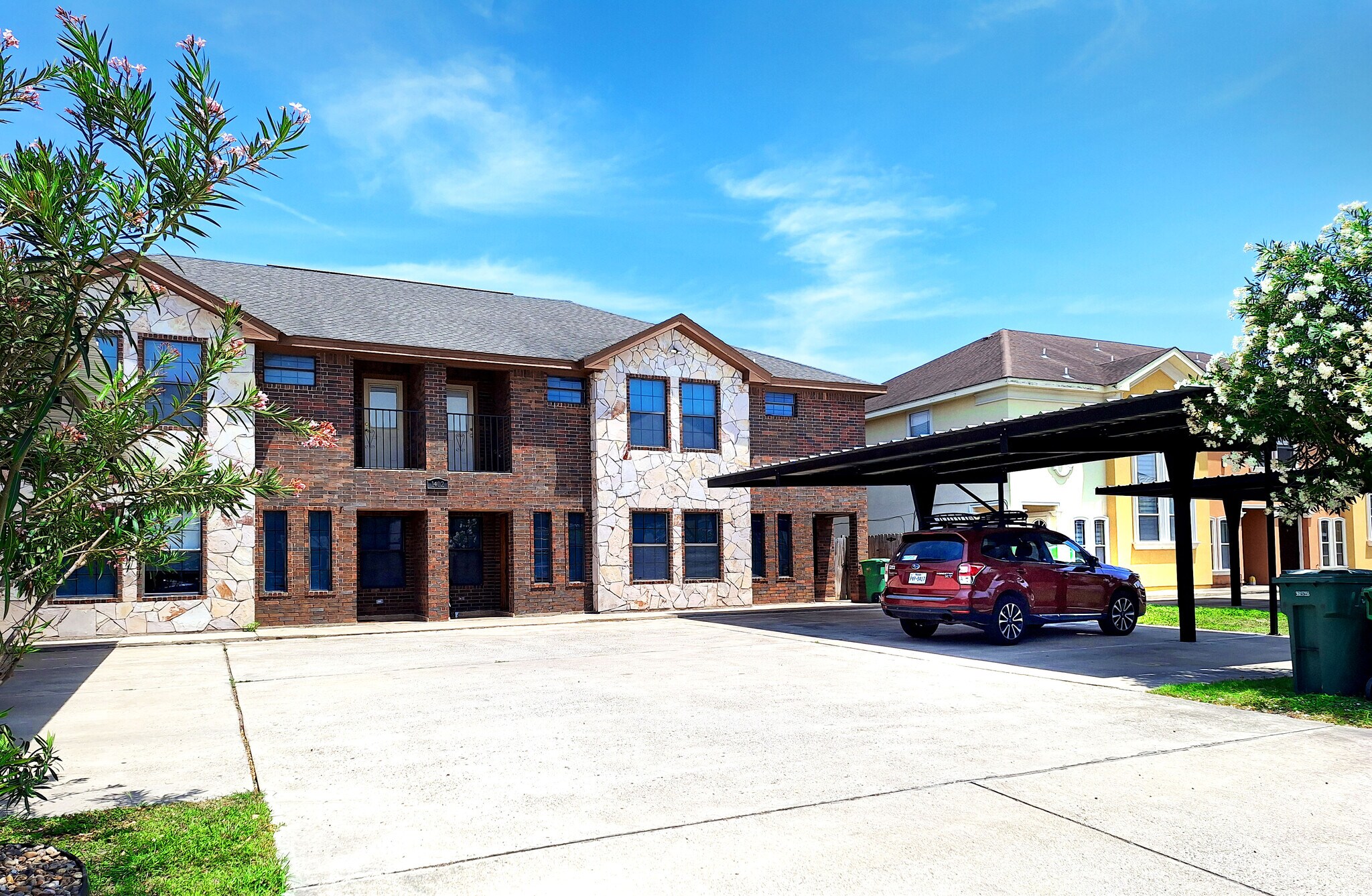 Building Photo - 1402 W Kiwi Ave