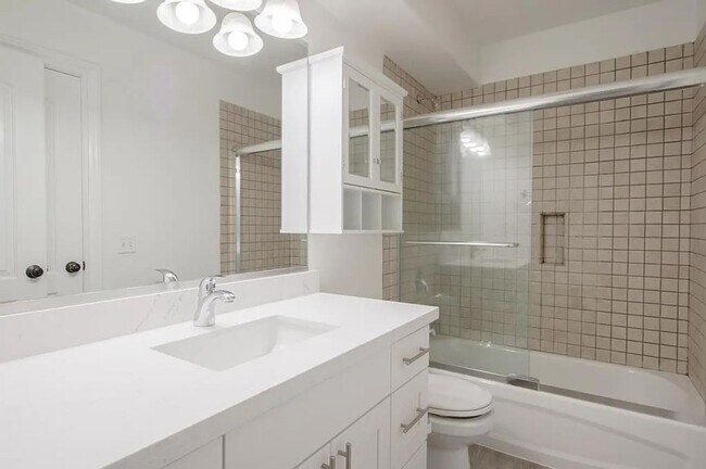 Building Photo - Beautiful Lower-Level Home in Bellevue