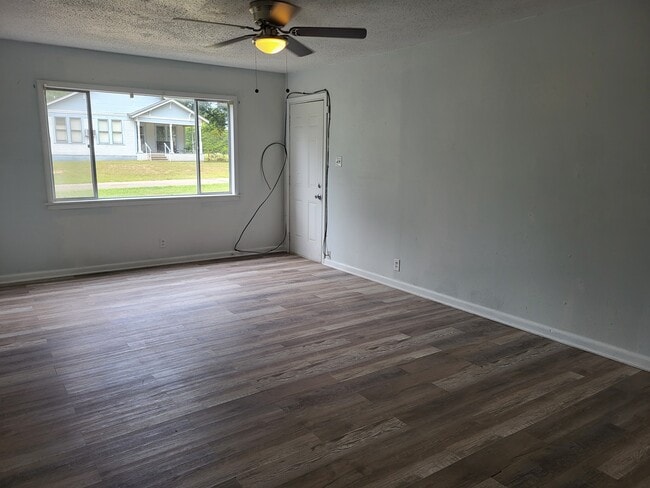 Building Photo - 375 N Austin St