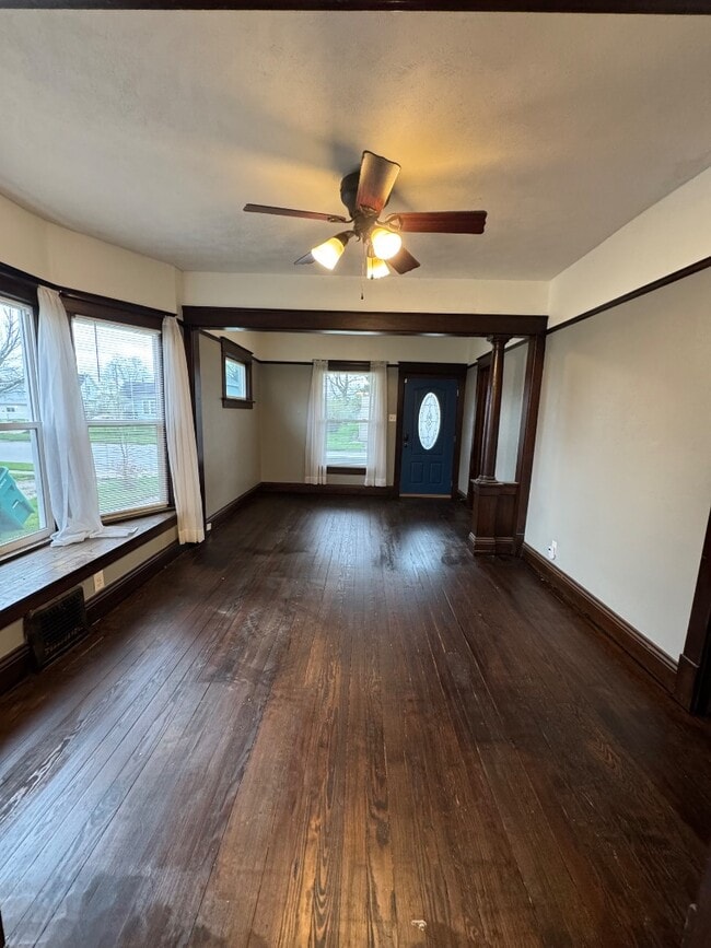 Building Photo - 536 W 4th St