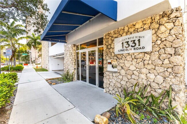 Building Photo - 1331 Lincoln Rd