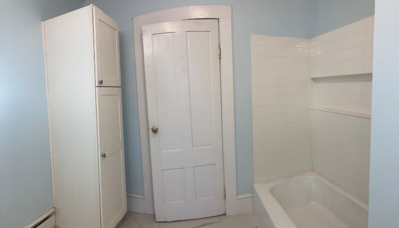 Building Photo - 28 1/2 grove