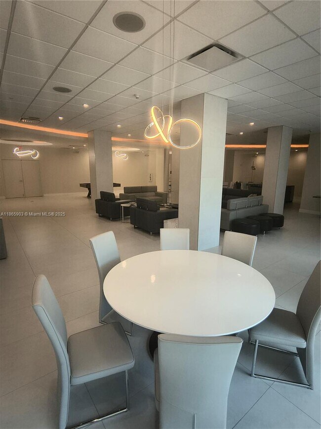 Building Photo - 3001 S Ocean Dr