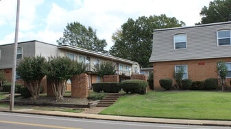 Building Photo - Center Court Apartments- FREE Month!