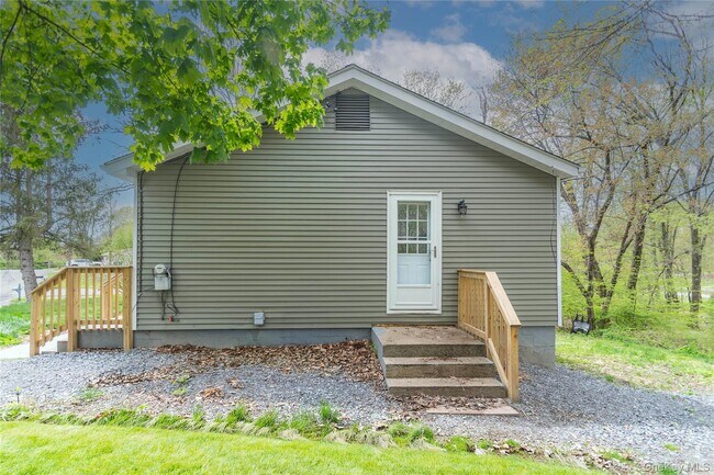 Building Photo - 55 Elk Rd