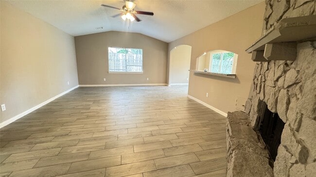 Building Photo - 3303 Glen Spring Dr