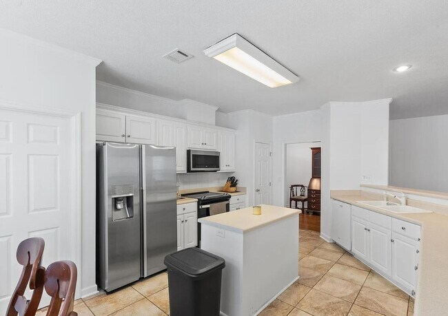 Building Photo - 338 Bisham Ct