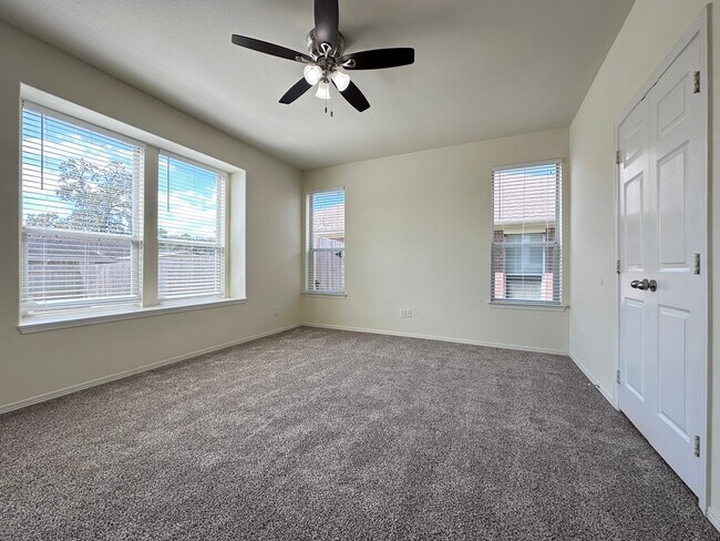 Building Photo - 2211 Highland Crossing Dr