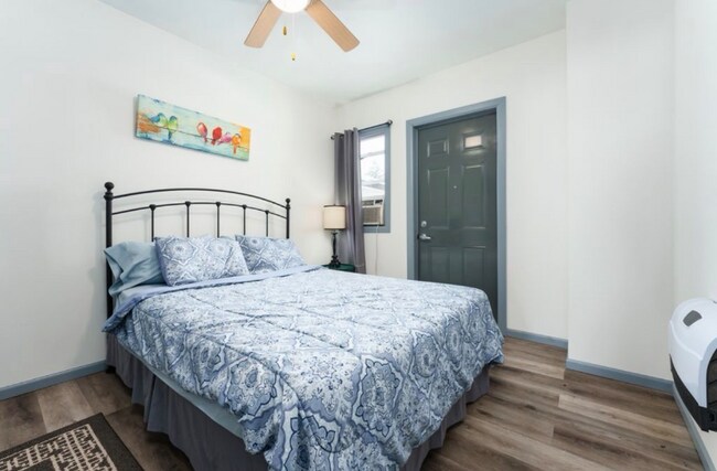 Building Photo - 708 Mills St