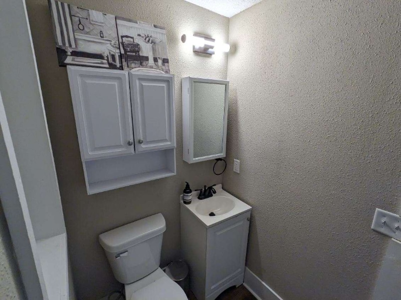 Building Photo - 902-904 W Locust St