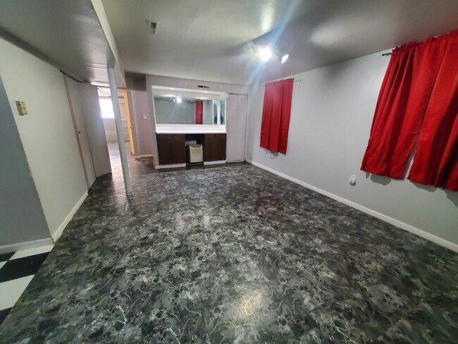 Building Photo - 450 E Mulberry Ct