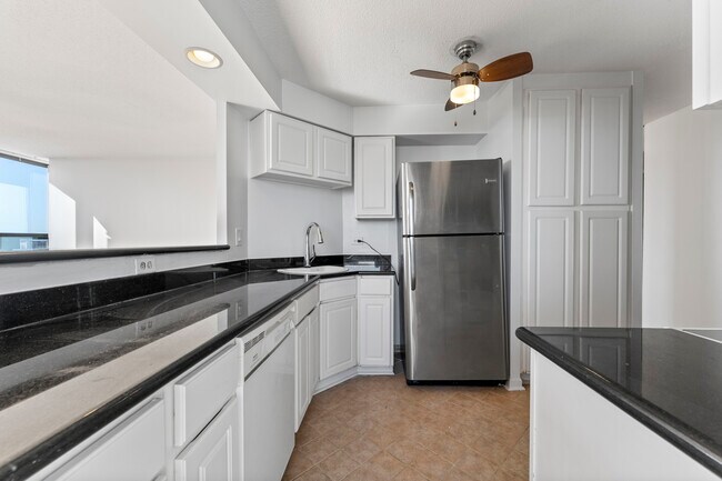 Building Photo - 5100 N Marine Dr
