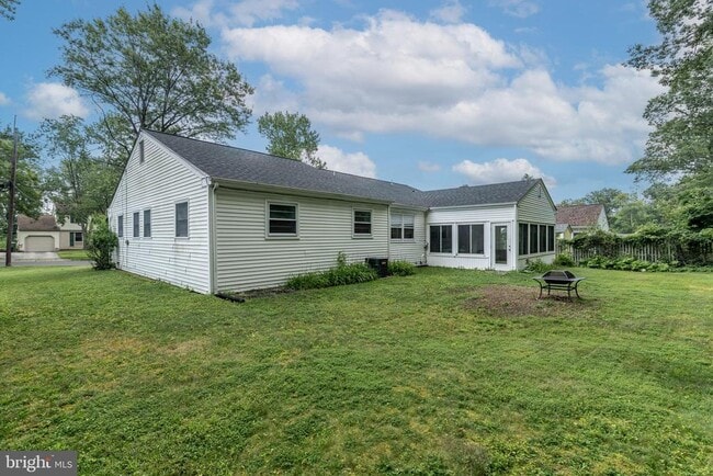 Building Photo - 1744 Lark Ln