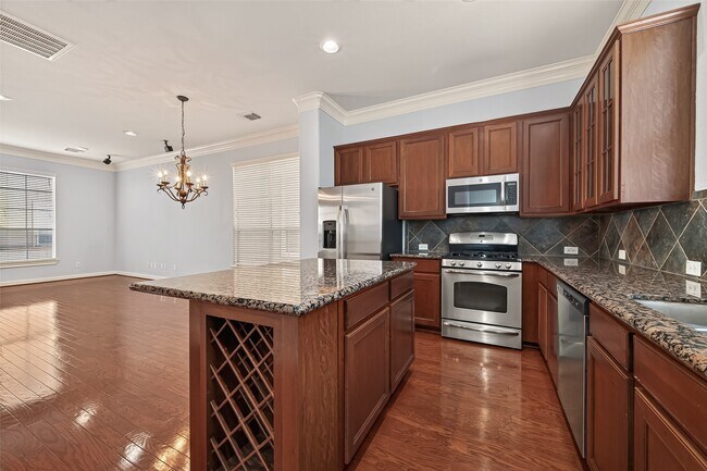 Building Photo - 3308 Clearview Cir