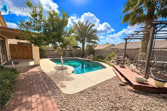 Building Photo - 2030 W Carson Rd