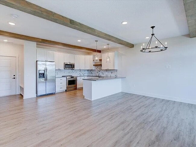 Building Photo - Charming 3-Bed Townhome in Prairie Trail
