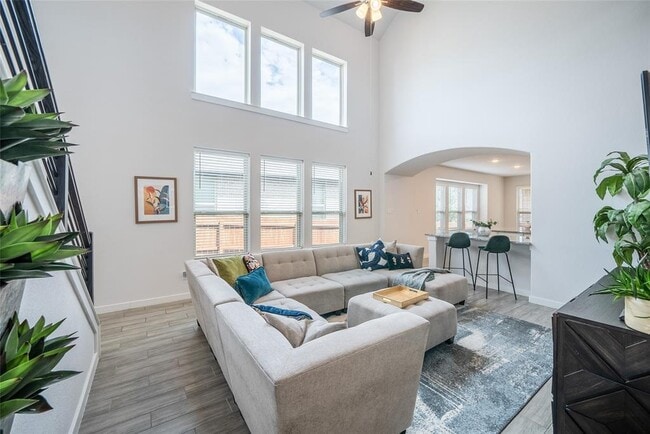 Building Photo - 7525 Desert Needle Dr
