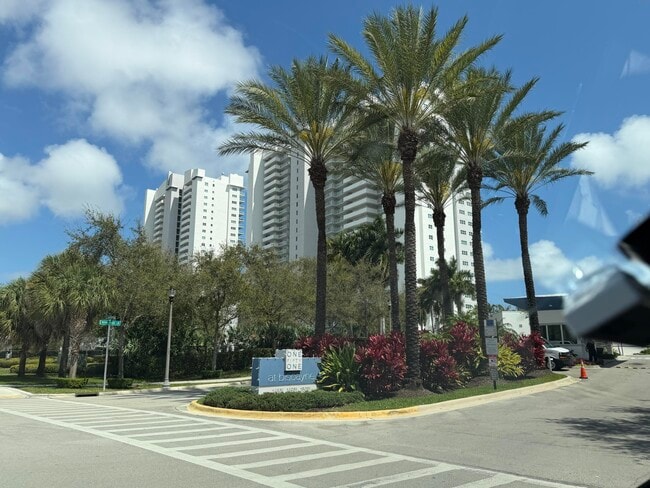 Building Photo - 15051 Royal Oaks Ln