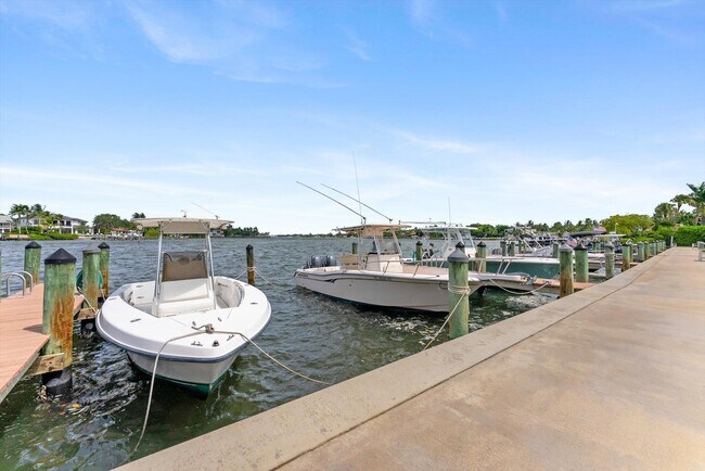 Building Photo - 478 Tequesta Dr