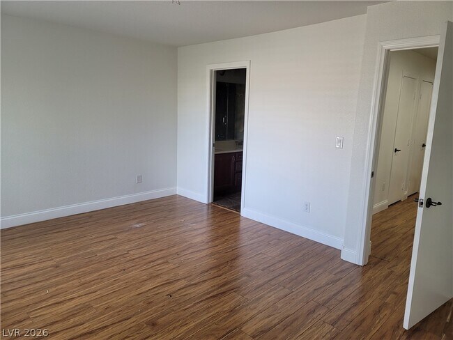 Building Photo - 6140 Pine Villa Ave