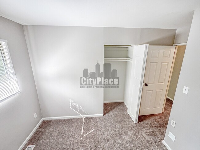Building Photo - 3060 Midvale Dr
