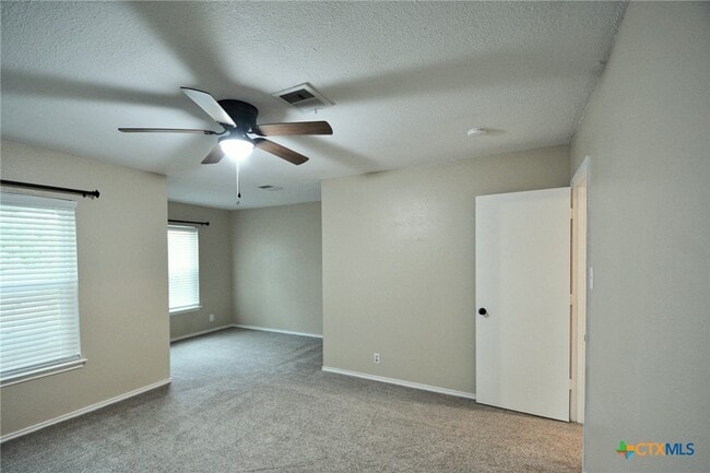 Building Photo - 744 Pinehurst Dr