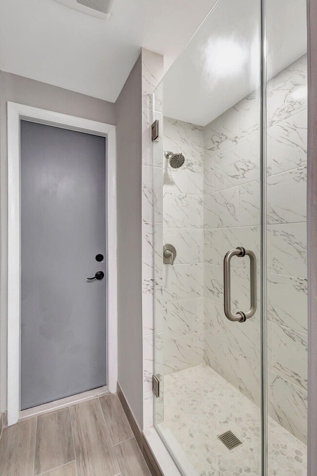 Building Photo - 18301 Murray Ln