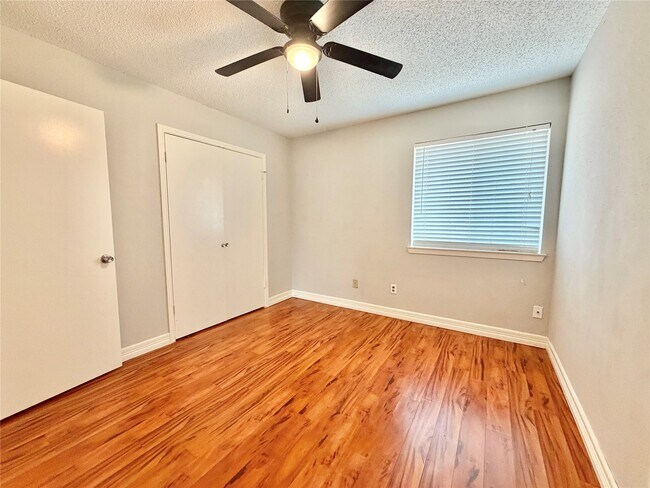 Building Photo - 3410 Woodstream Pl