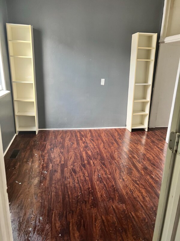 Building Photo - 11 Dupont St