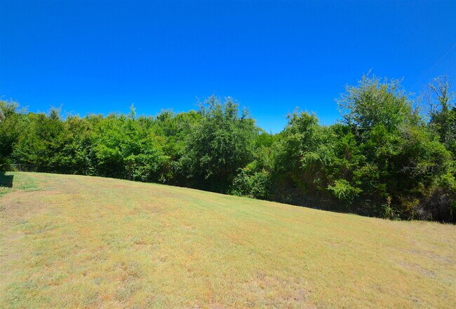 Building Photo - AMAZING 4 BED/ 2 BATH HOME IN WESTERN HILL...