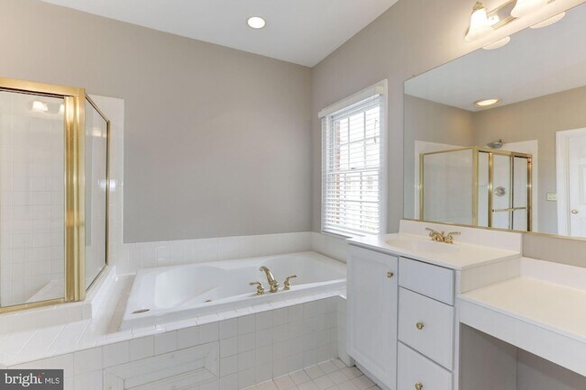 Building Photo - 286 Murtha St