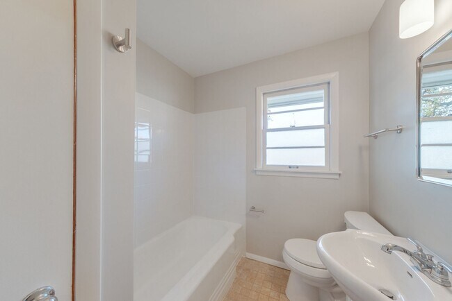 Building Photo - Fully remodeled 4 Bed / 2 bath ranch home