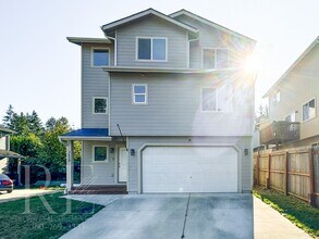 Building Photo - SUPERSIZED 5-Bd HOME