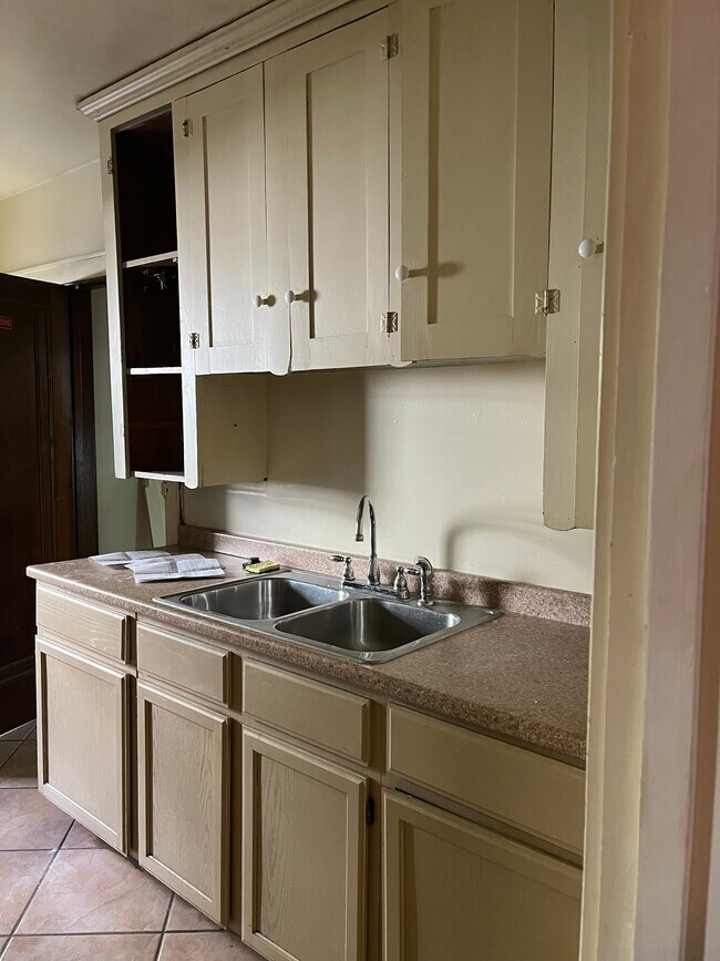 Kitchen - 791 w exchange st
