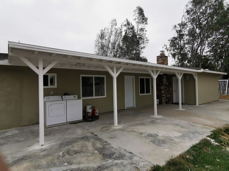 Building Photo - 9490 Elm Ave