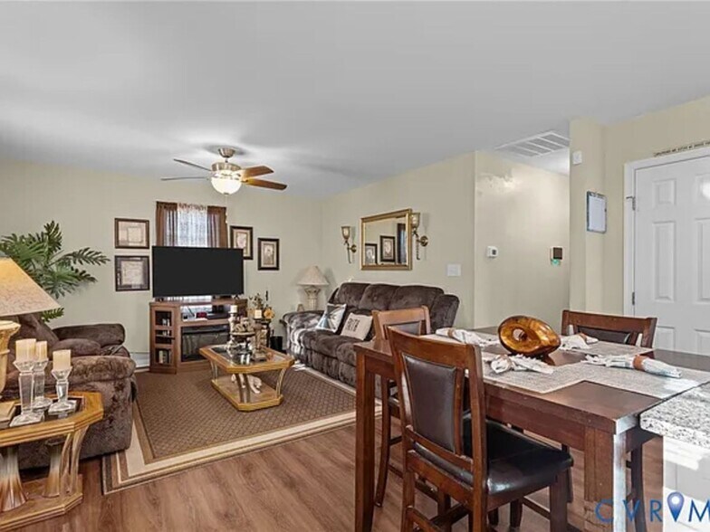 Building Photo - 2005 Dublin St