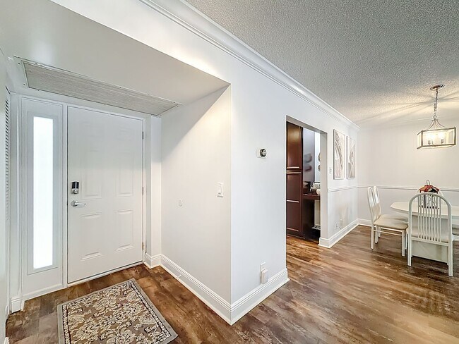 Building Photo - Gorgeous 3 bedroom Corner Unit with Lake view in Coconut Creek