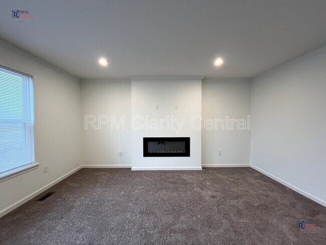 Building Photo - Beautiful home is ready for you!