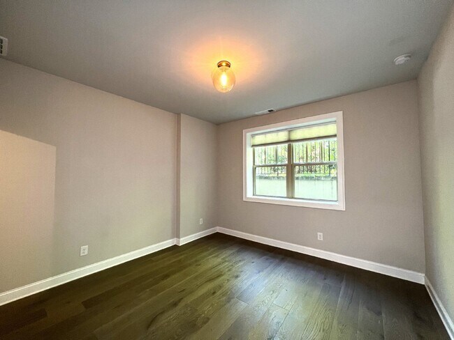 Building Photo - 4353 Parkside Pl