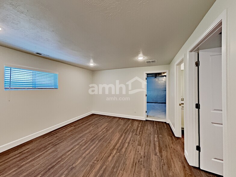 Building Photo - 11133 Kitty Hawk Rd
