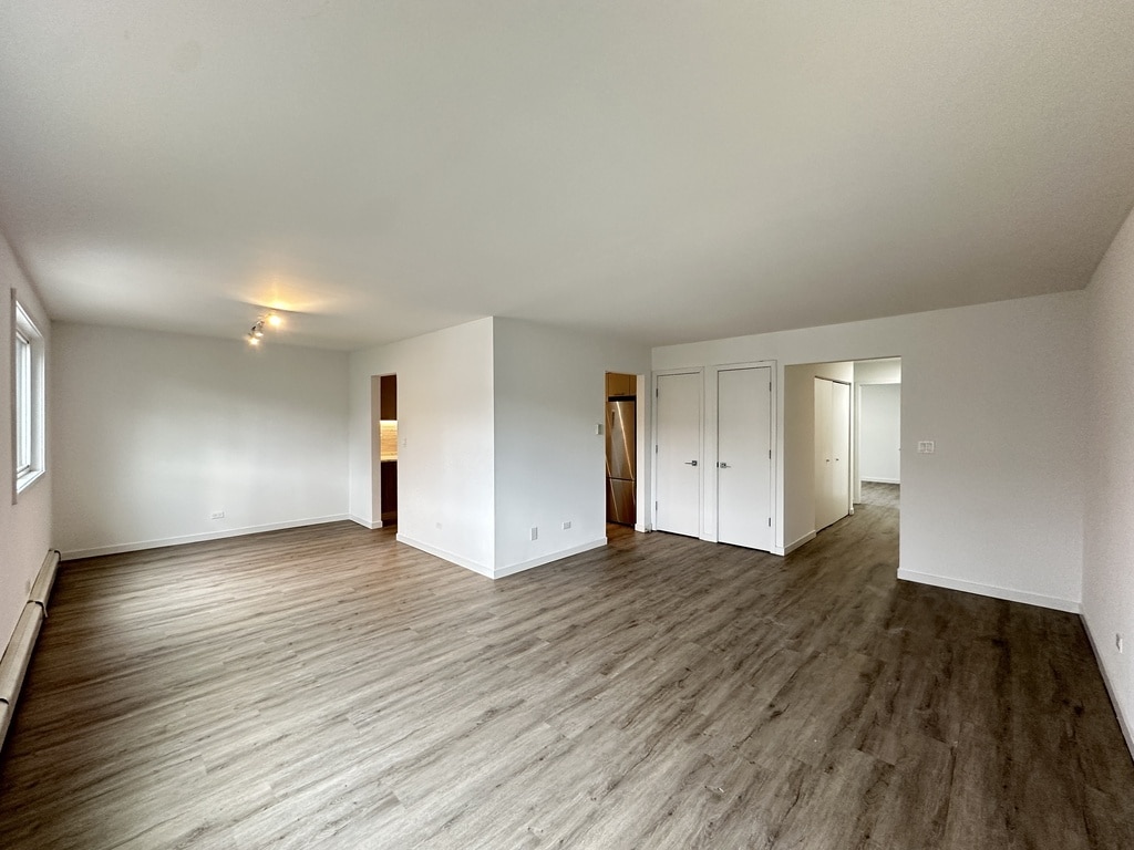 Building Photo - 7621 N Sheridan Rd