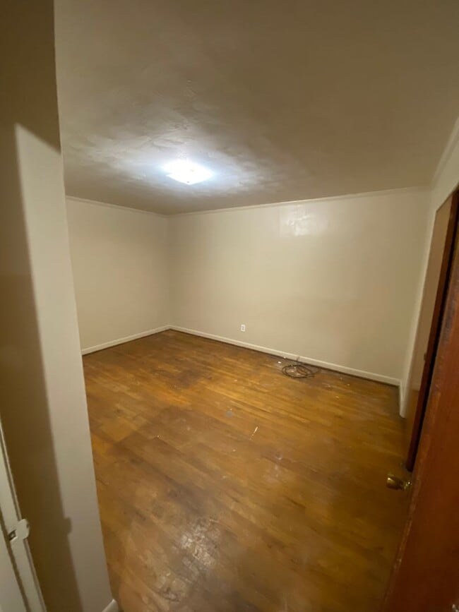 Building Photo - 3 Bed 2 Bath Brick House