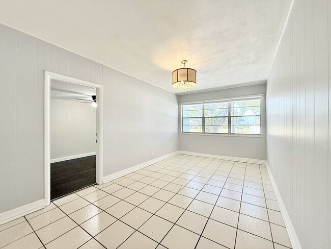 Building Photo - 1238 Bellevue Blvd