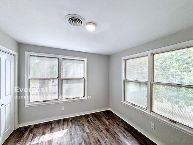Building Photo - Charming 4-Bedroom Home with Comfort and O...