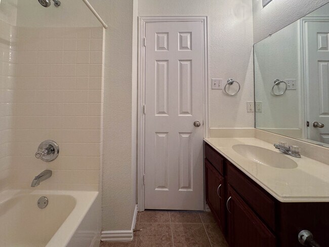 Building Photo - 44 Heron Dr