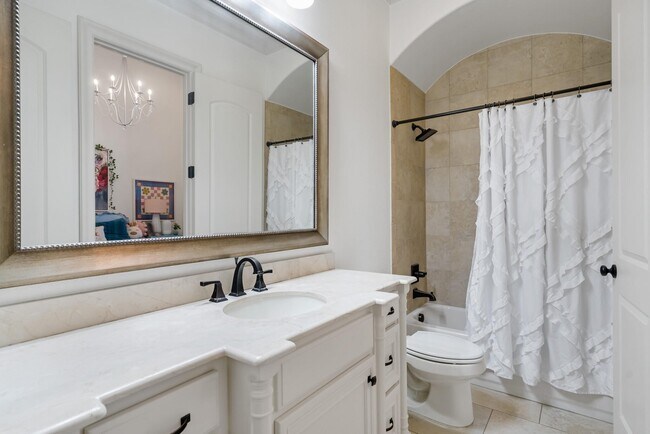 Building Photo - 931 Woodview Dr