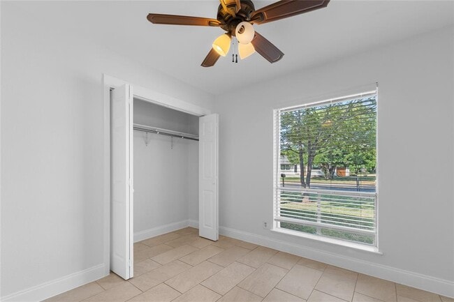 Building Photo - 3020 Great Valley Dr